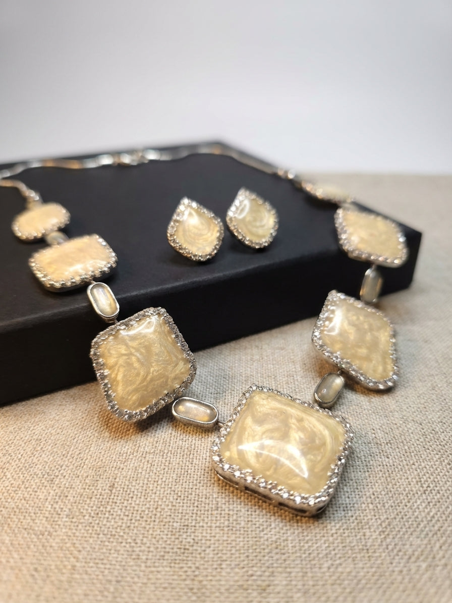 Ivory Zircon Resin Jewellery Set – Necklace & Stud Earrings
