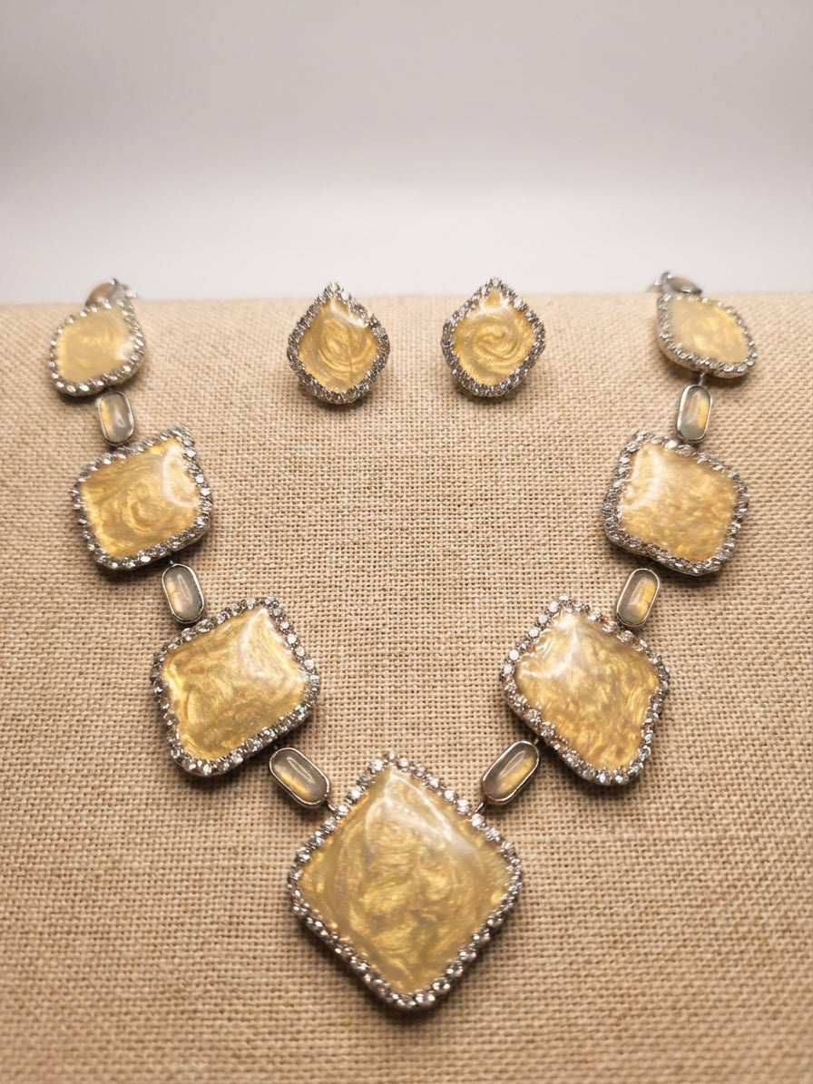 Ivory Zircon Resin Jewellery Set – Necklace & Stud Earrings