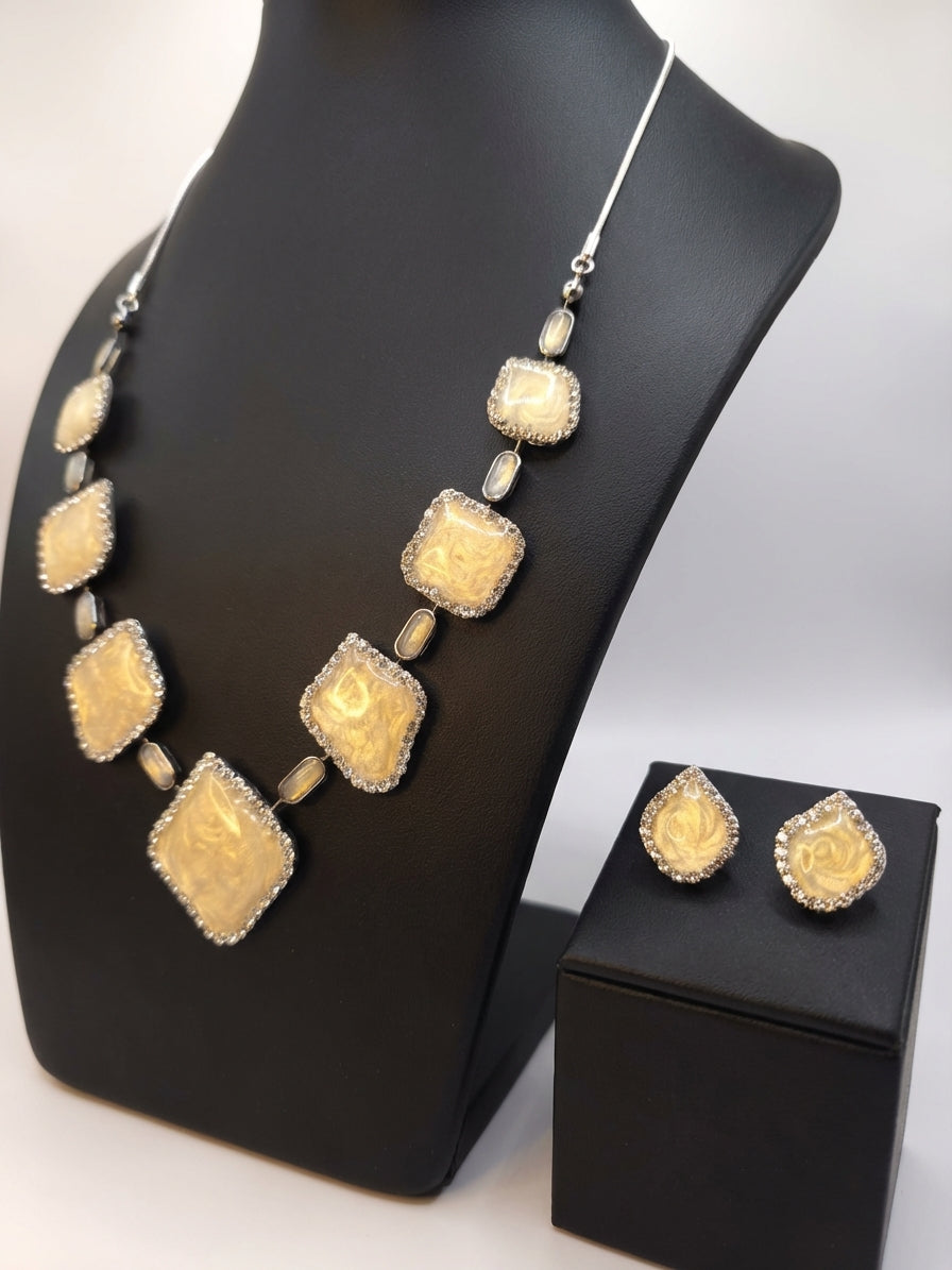 Ivory Zircon Resin Jewellery Set – Necklace & Stud Earrings
